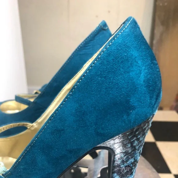 Women's Green Guess Platform Snake Heels Size 8 - Picture 2 of 8